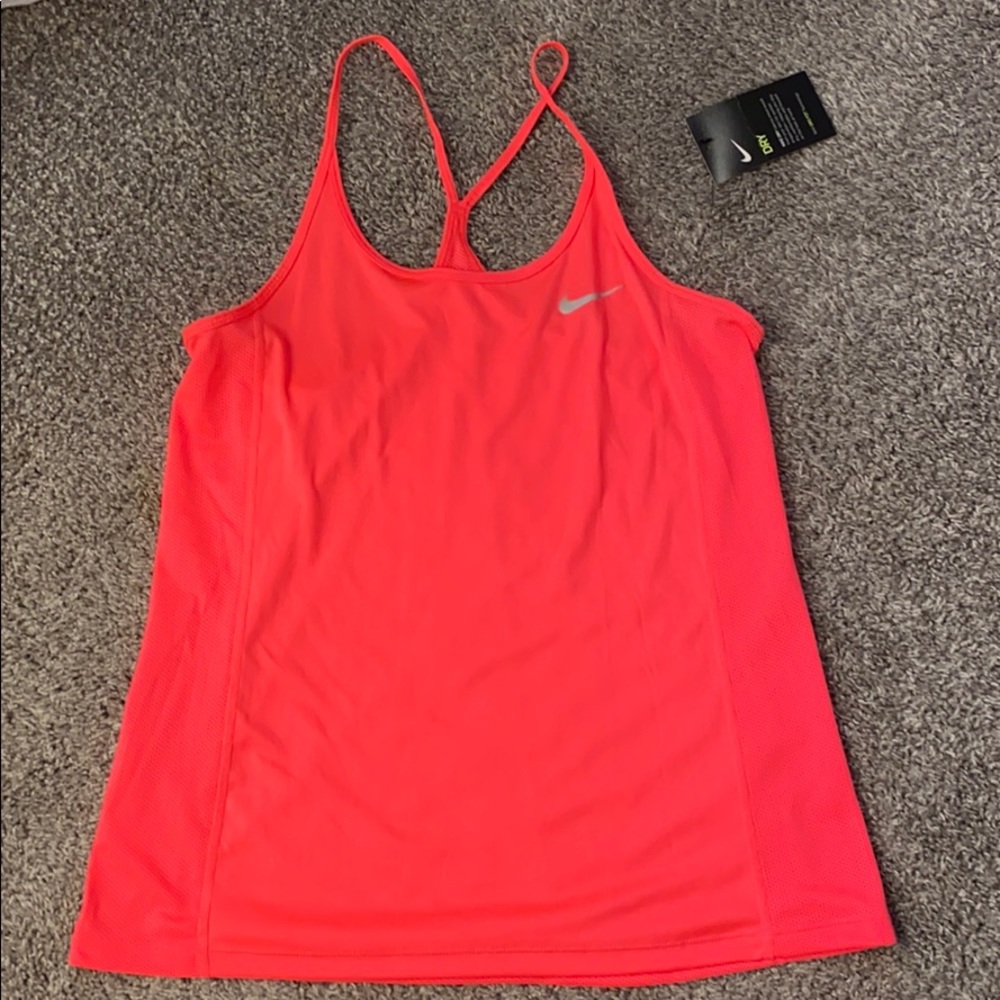 Women’s NIKE tops